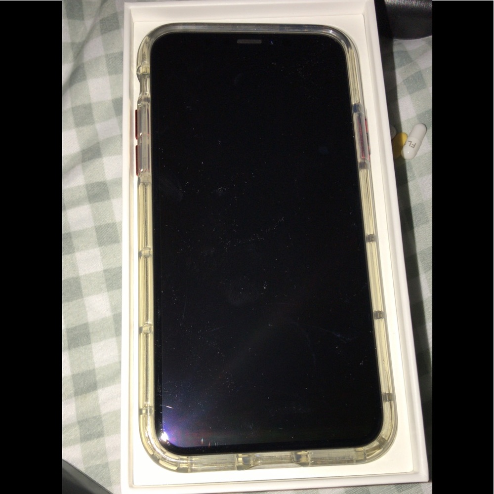 I phone xs silver 64gbs